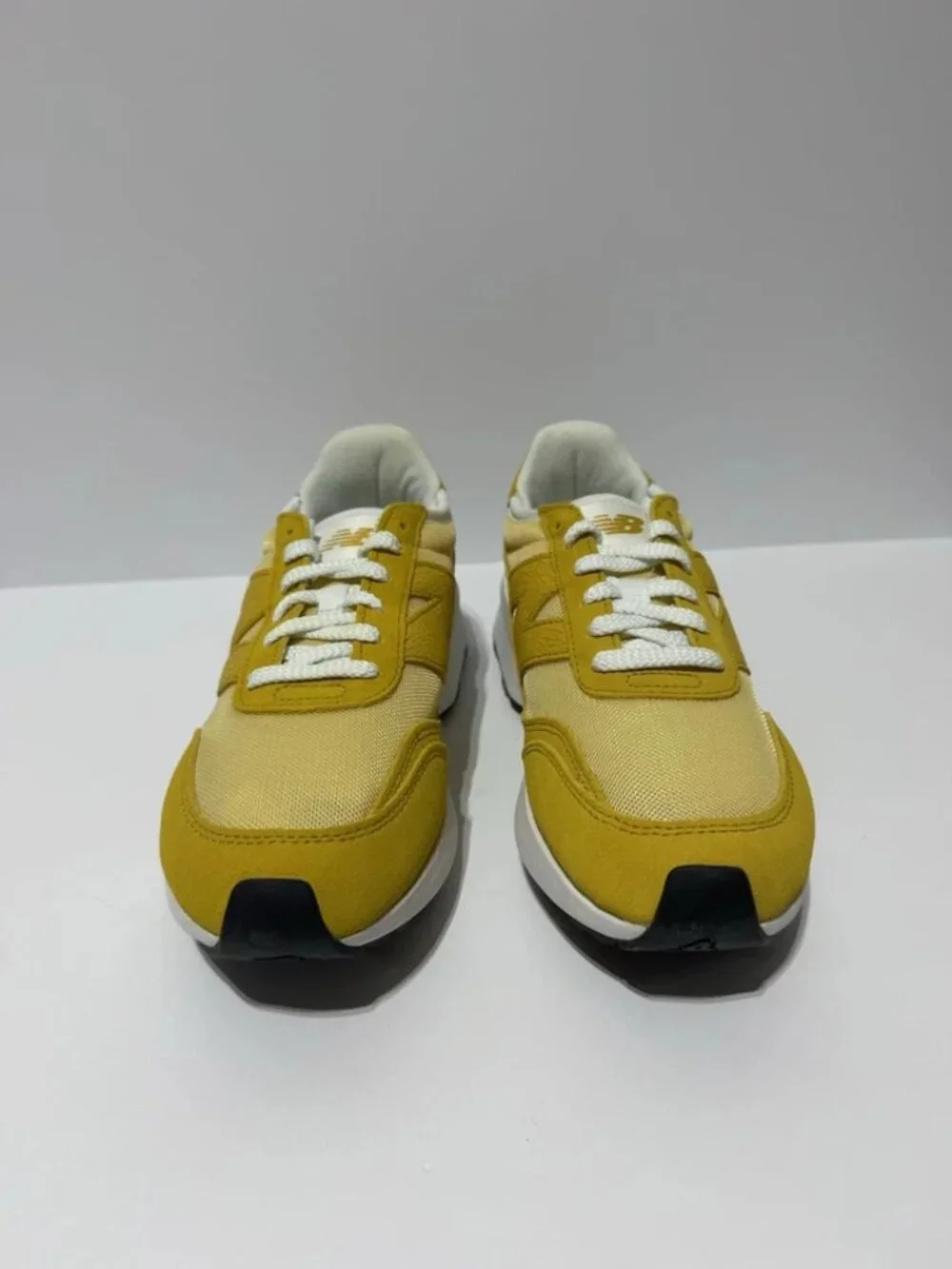 New Balance Womens 370 Running Shoes Yellow Size 9.5D